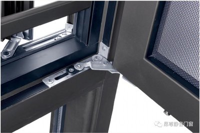 地震来袭时，门窗与空调设备 防护、风险与应对策略